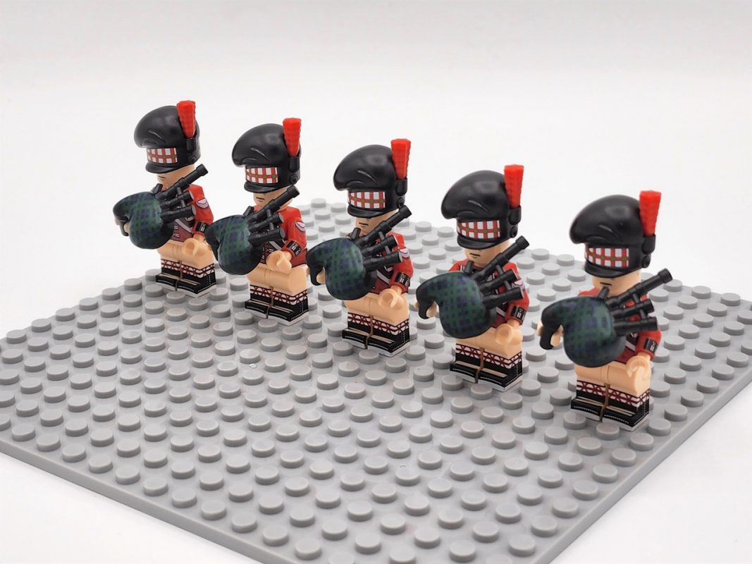 Scottish Bagpiper Minifigure Set of 5pcs With Weapons & Accessories