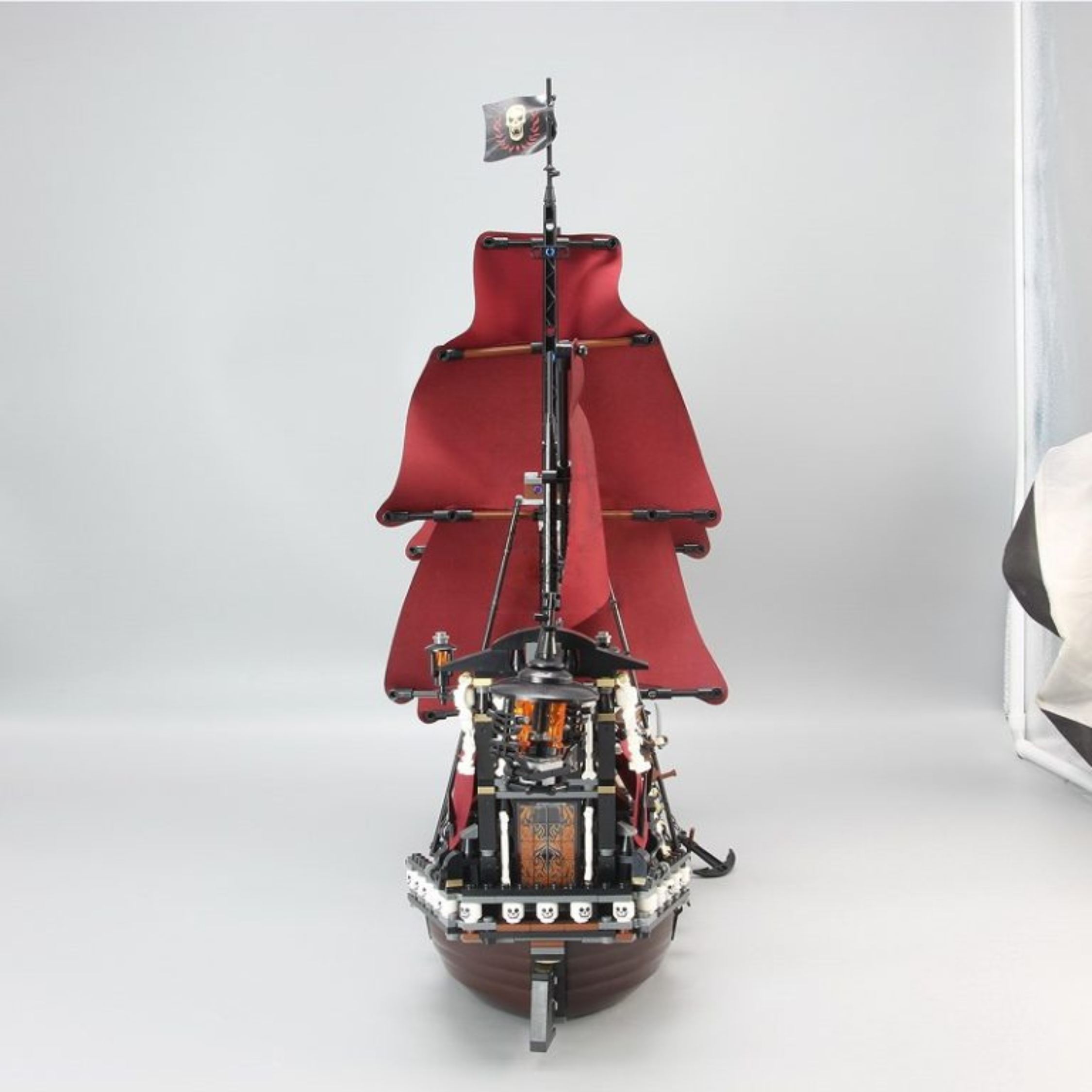 Pirates of Caribbean Queen's Revenge Ship MOC Building Set (1097pcs) - Image 3
