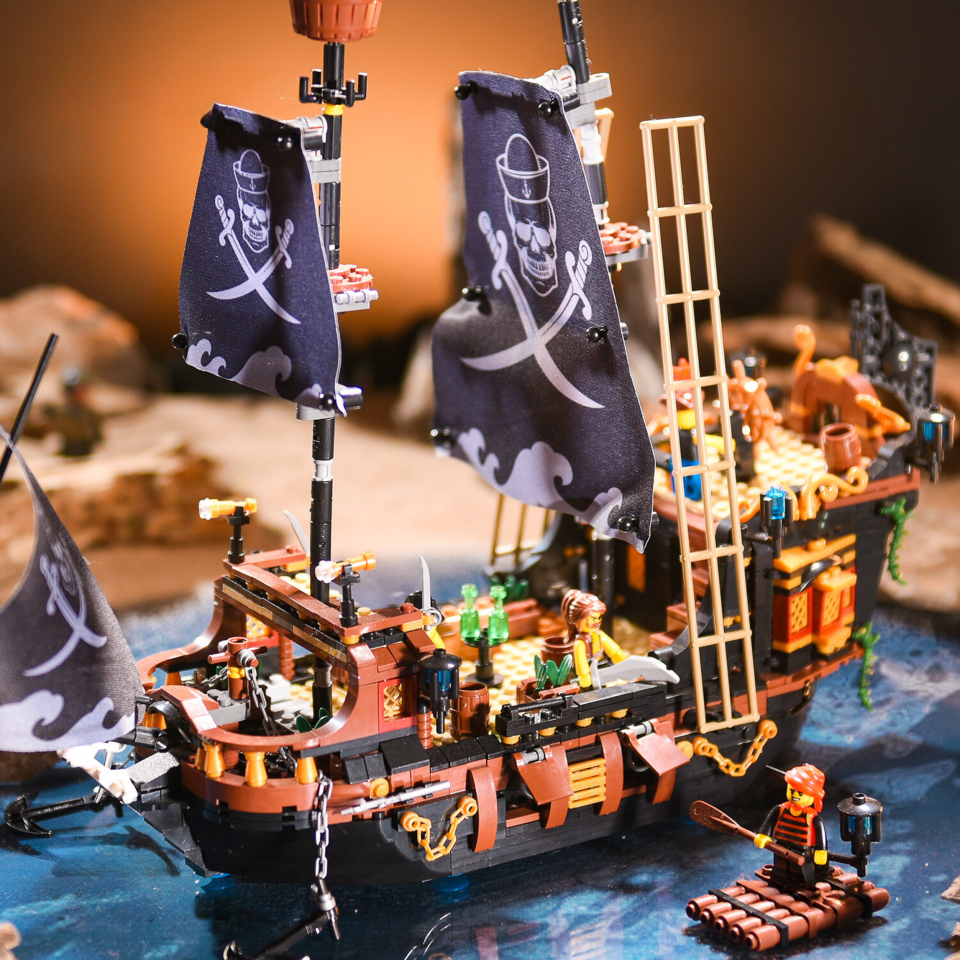 Pirate Ship Building Set with Minifigures & Accessories (1328pcs)