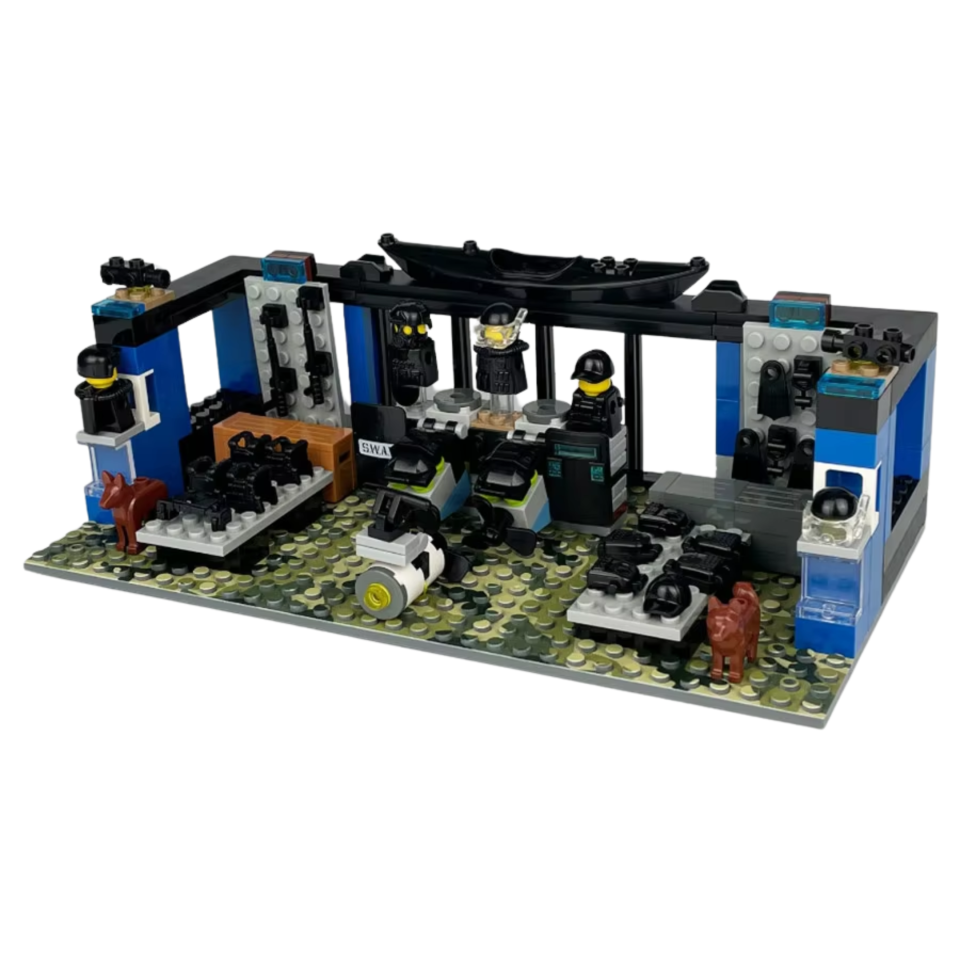 SWAT Tactical Operations Elite Gear Room Building Block Set